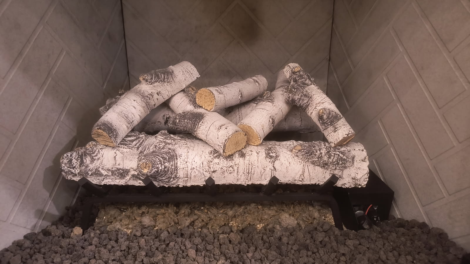 Detailed Birch Logs