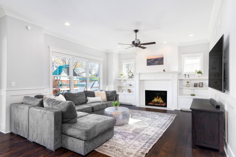 Orion Traditional 36 Living Room