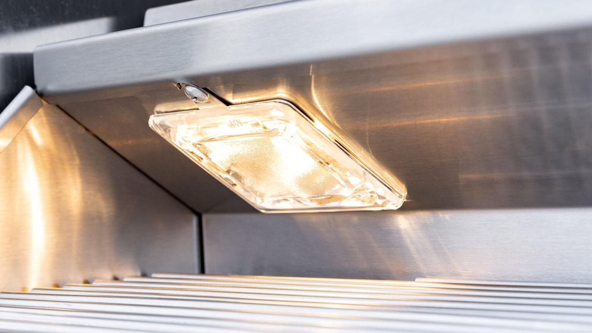 Summerset Sizzler Pro Series Gas Grill