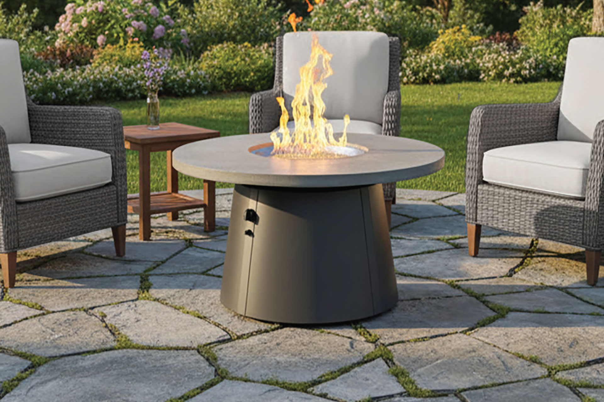 The outdoor greatroom company fire pits
